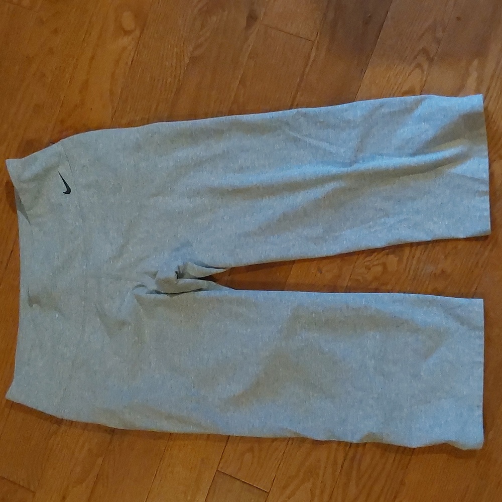 Nike cropped pants
